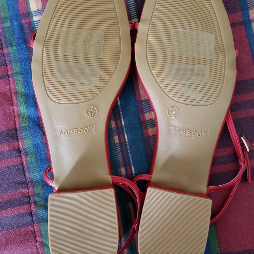 Red flats - Picture 2 of 4
